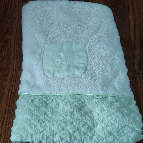 Kyle & Deena Plush Yellow and Green Baby Blanket 30"×30" - Picture 1 of 2
